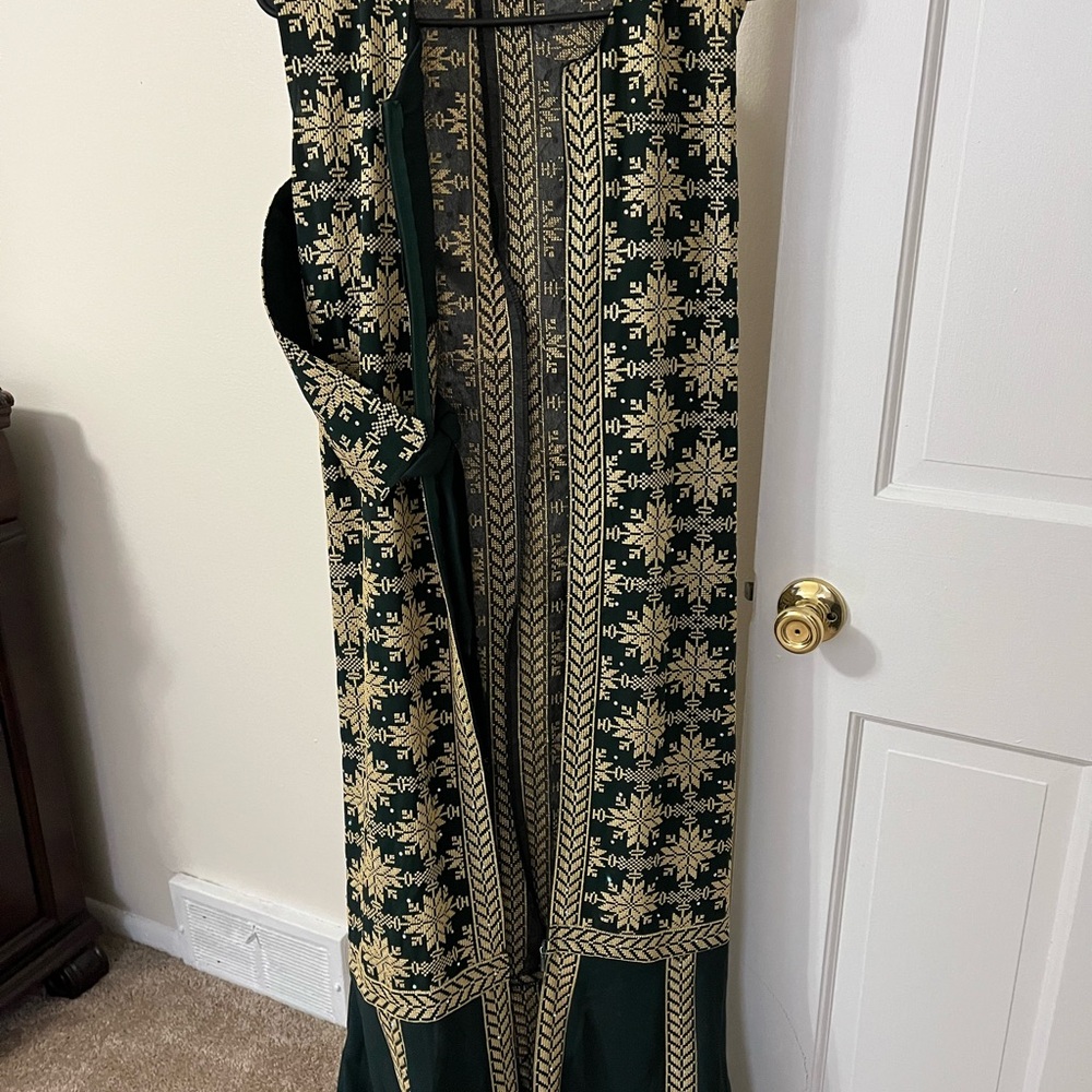 Chic Green Dress with Gold Patterns